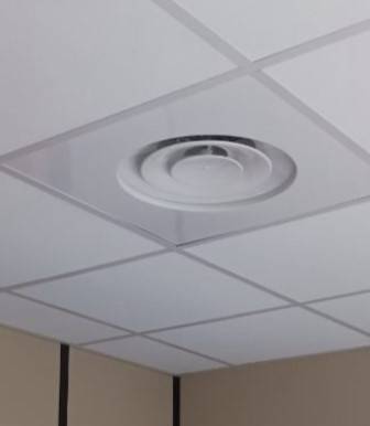 Nettoyage de climatisation avec pulvérisation antibactéricide et antifongicide Hitachi gainable Sanary-sur-Mer dans le Var